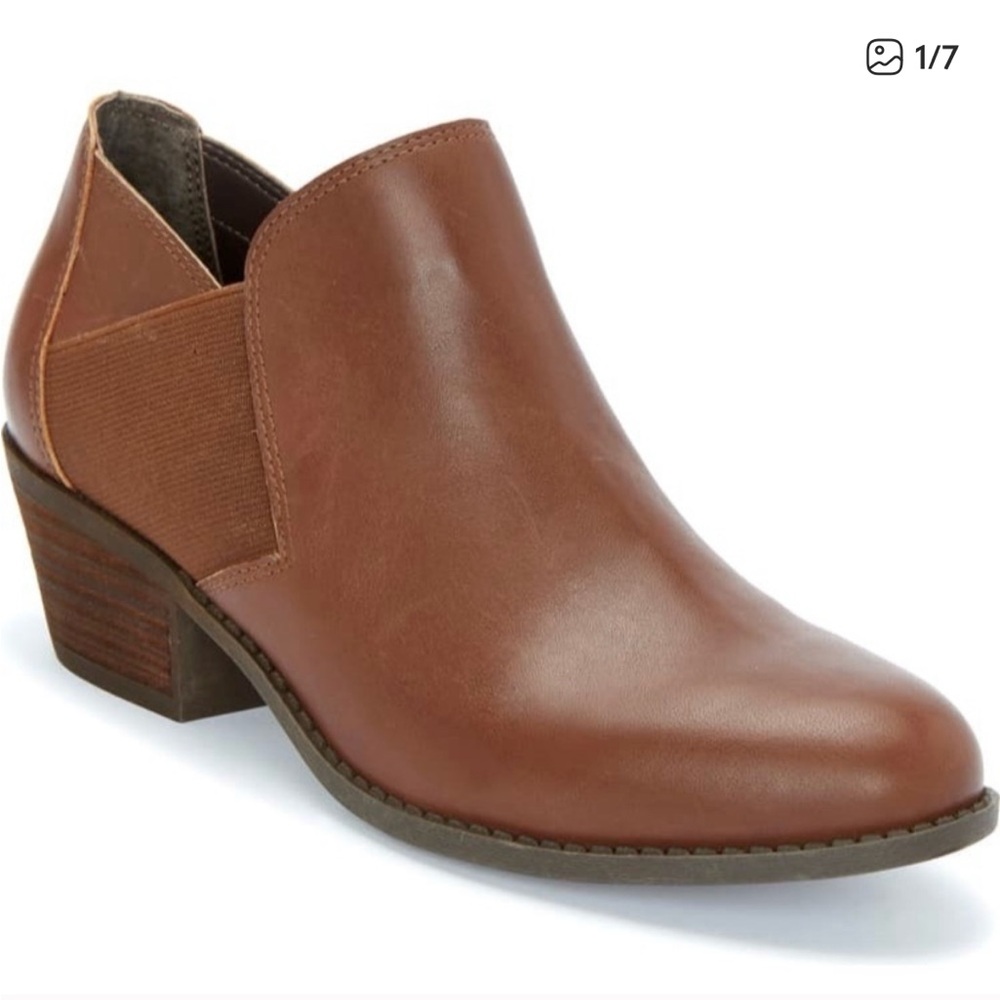 Me Too Women's Chestnut Ankle Booties